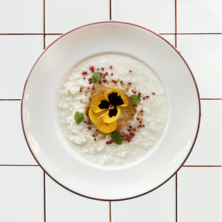 Каша рисовая с карамелизованной грушей