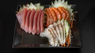 mixeed sashimi 18 pieces