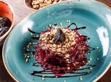 Salata de sfecla cu prune uscate si nuci
