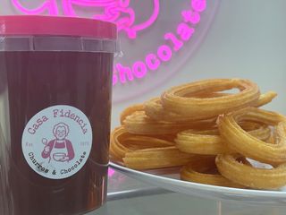Combo de 12 churros lazo + 1 litro de chocolate