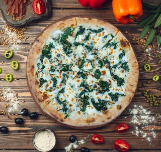 Պիցցա սպանախով և սնկով