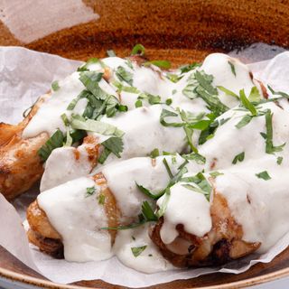 Курячі крильця в соусі чкмерулі