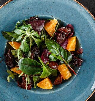 Salata calda cu ficat de pui