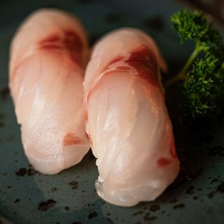 Hamachi Nigiri // Nigiri de Hamachi