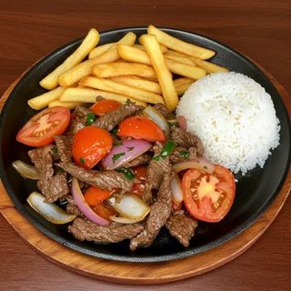 Lomo saltado