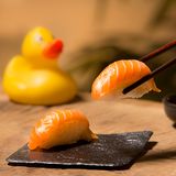 Nigiri de salmón (2 uds.)