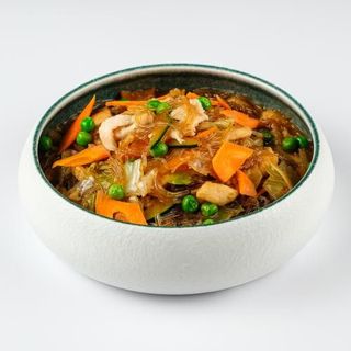 Piletina i povrće stakleni rezanci