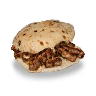 Ćevapi punjeni sirom u lepinji s pomfritom