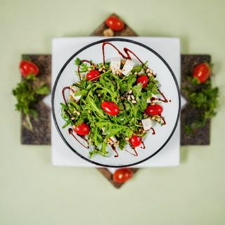 Салат с рукколлой