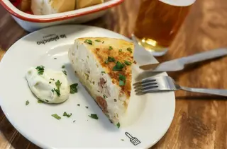 Tortilla De Patatas con Morcilla y Manzana(Tapa)