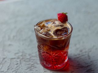 Полуничний еспресо-тонік (200ml)