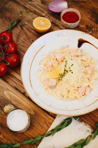 Фарфалле с лососем 