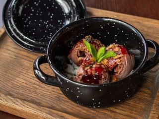 Крафтове шоколадне морозиво із смородиновим джемом (185g)