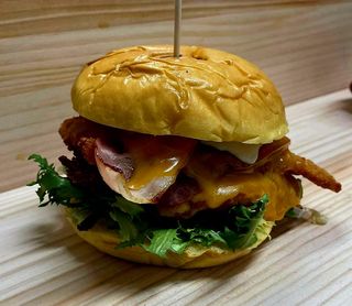 Burguer Pollo Crispy Amb Patates