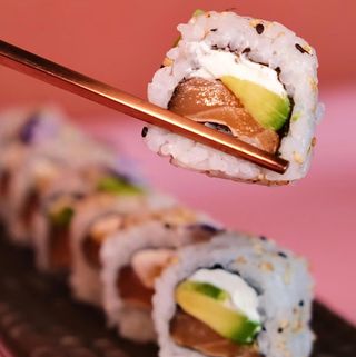 Cheese Salmón Roll (4 Pzs.)