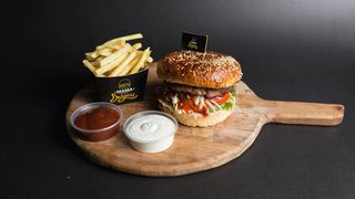 Ultimate Burger Special sa pomfritom Meni 1