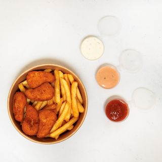 Chicken nuggets & fries