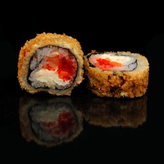 Горячий ролл с лососем/ Roll cald cu somon