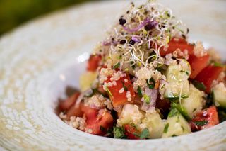 Salată Quinoa cu Legume