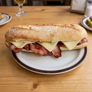 Bocadillo de bacon y queso