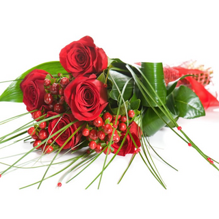 Bukiet 5 czerwonych róż premium z przybraniem 