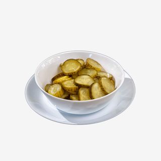 Salată de castraveți murați