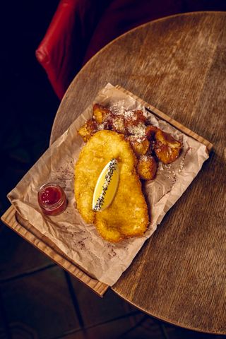 Шніцель з запеченою молодою  картоплею