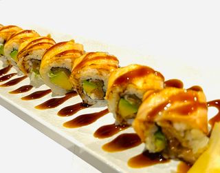 Uramaki Roll De Salmón Flameado (8 Uds.)