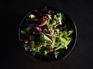 Салат з бринзою, буряком та волоським горіхом (330г)