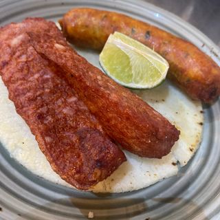 Arepa combo con salchichón cervecero. 