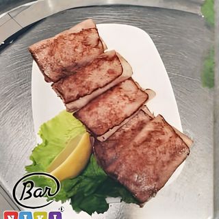 Сиренца и кашкавалчета в бекон на скара (300)+бира кен