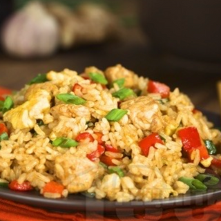 Пилешки късчета с ориз и зеленчуци