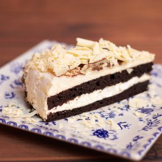 Tarta de Mango y Maracuyá cubierta de Chocolate Blanco