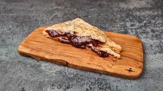 Slatka palačinka sa višnjom