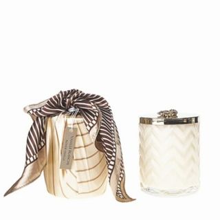 Lumanare parfumata crem cu albina si esarfa matase vanilie (HCG03)