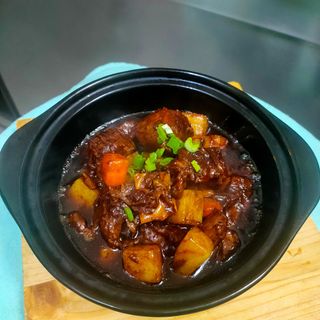 175. Vitello al brasati con patate