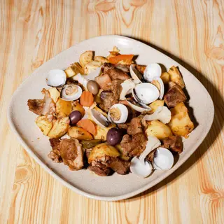 Carne de Porco à Alentejana