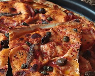 Focaccia al formaggio pizzata