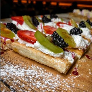 Sfoglia dolce con panna montata