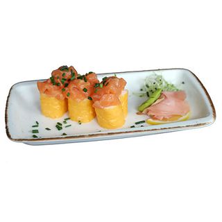 Вулкан с пикантна сьомга и Филаделфия (150г)