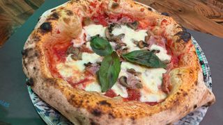Pizza prosciutto e funghi (33 cm.)