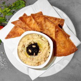 Humus cu Trufe & Homemade Chips