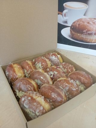Pączki niespodzianka z nadzieniem kremowym