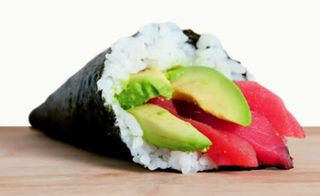 83.Temaki De Atún Aguacate