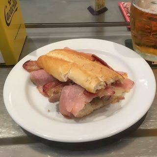 Bocadillo caliente bacon