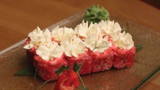 Запеченные роллы с лососем