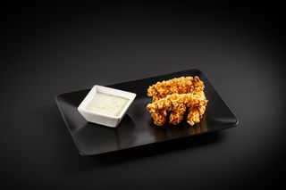 Crispy de pui cu sos maioneza usturoi