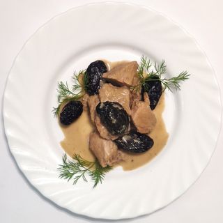 Телятина з чорносливом (200г)