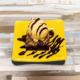 Brownie De Chocolate Con Helado De Vainilla