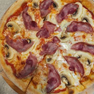 Пицца ветчина с грибами 